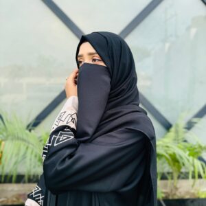 Elegant Black Islamic Hijab – Premium Modest Wear